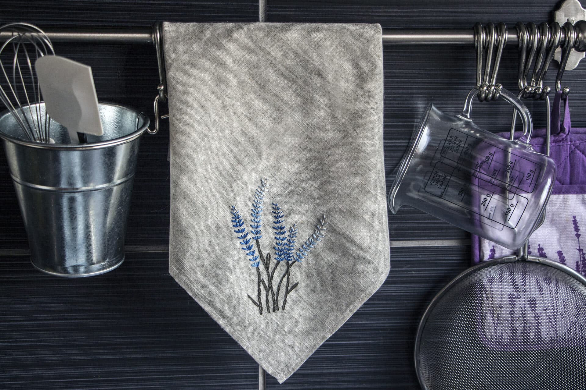 Paño bordado con espigas de lavanda